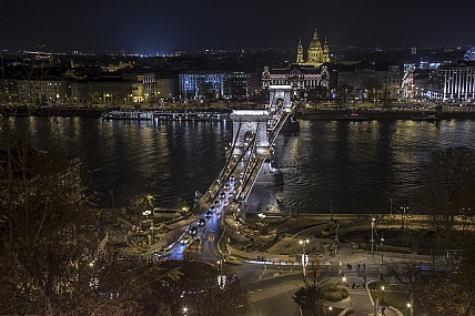 הדנובה בלילה