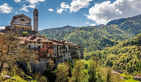 העיירה Bagolino 