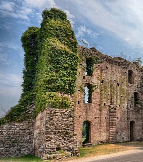 העתיק והמוריק.