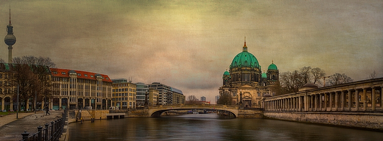 ברלין | ברלין גרמניה עתיק אי מוזיאון כנסיה דת ישן נצרות עיר בירה אירופה גרמניה ארכיטקטורה מגדל פנורמה  BERLIN