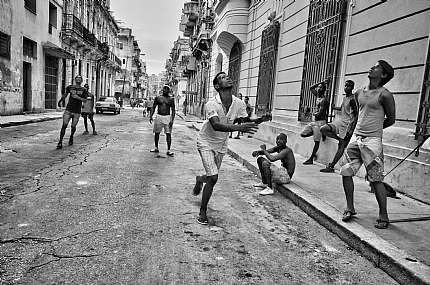 Back to the 50's  | הוואנה  משחקי רחוב  צעירים  קובה 