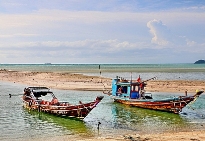 על החוף המערבי