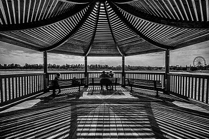 שלולית או אגם ?