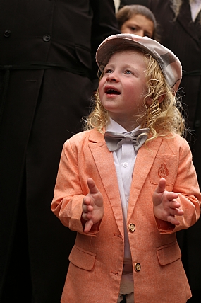 הילד עם תלתלי הזהב