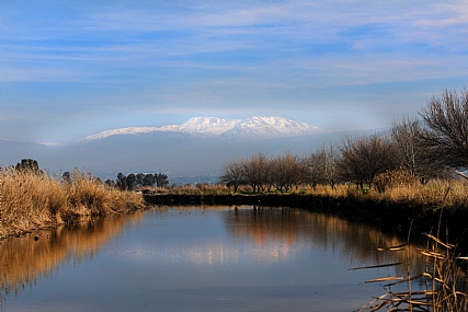 החרמון מבעד לאגמון החו