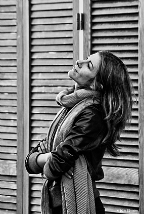 לפתוח את הבוקר. | יפו  רוכלת  דוכן  בוקר  נערה  צעיף    
