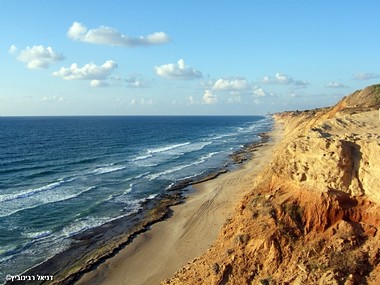 "לאורך הים..."