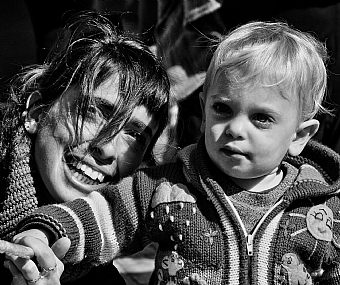 לבנות את העתיד. | ילד  אם  פעוט  פעילות משותפת  חיוכים 