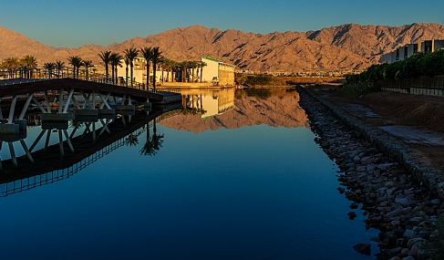 שם הרי אדום