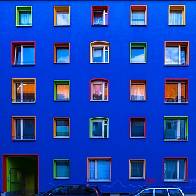 הכחול הגדול | כחול בית בניין עיר עירוני מגורים חלונות צבעוני צבעוניים חלון אורבני צילום ארכיטקטורה