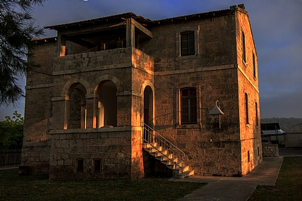 עם אור ראשון