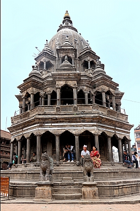 בכניסה לפטאן, נפאל