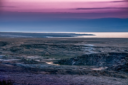 הנוף הירחי של ים המלח