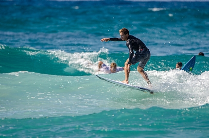 גולשים | גלשן גולשים גולש גלשנים ים חוף מעגן מיכאל
