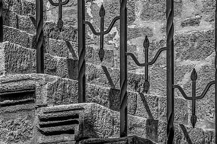 רודוס: אבן וברזל