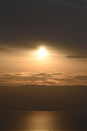 זריחת מעל ים המלח