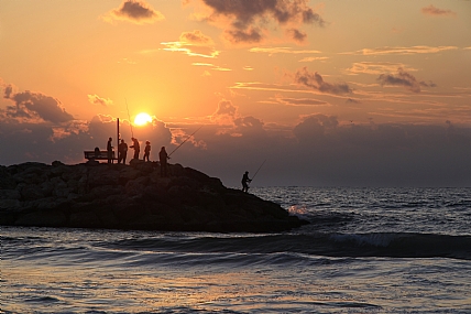 משהו קורה שם
