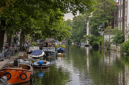 סירה ליד הבית