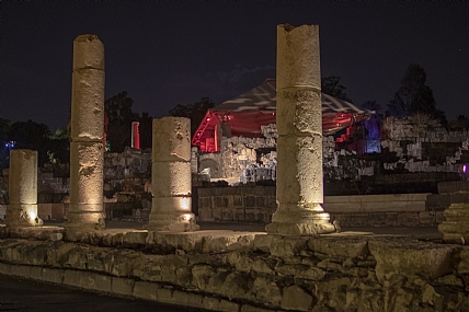 ארכאולוגיה מוארת