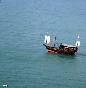 קטנה בים הגדול