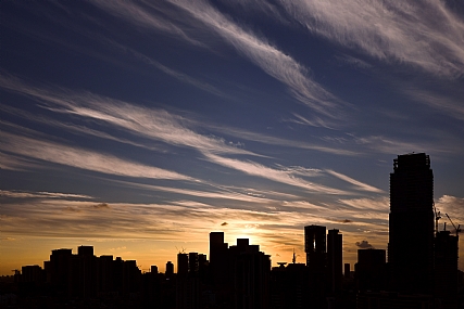 גוונים מעל העיר