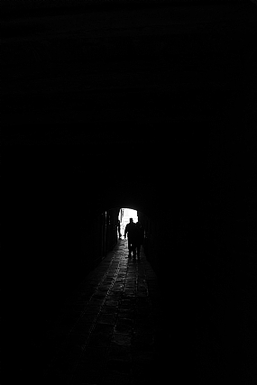 אל עבר האור