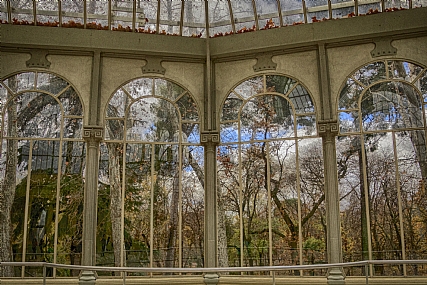 נוף מבעד לחלונות