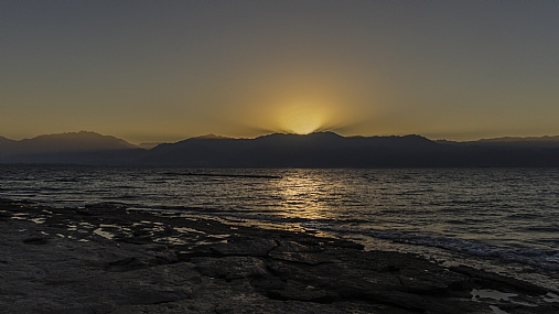 זריחה מעל ים סוף