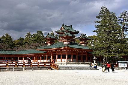 מקדש שקט ביום סוער