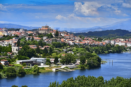 בגבול ספרד ופורטוגל