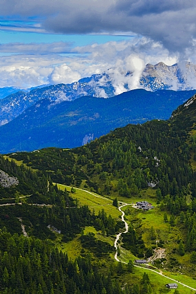 השביל שבין ההרים