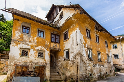 שיני הזמן נכרות בו