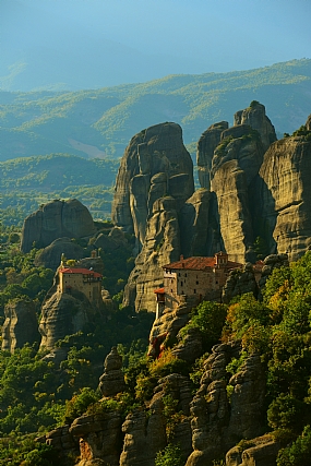 מנזרים וצוקים במטאורה