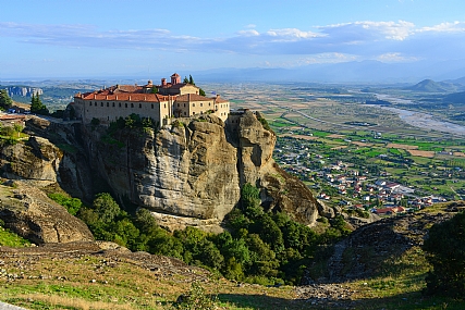 המנזר שמעל לעמק | מטאורה  מנזרים