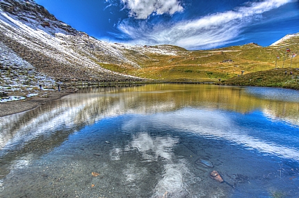 כחול צהוב לבן