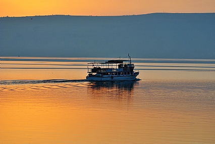 שייט אחרי השקיעה 