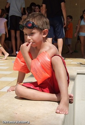 חושב רחוק רחוק