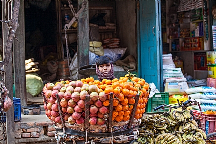 הודו,דוכן ירקות ופירות | הודו  מוכר דוכן ירקות ופירות 