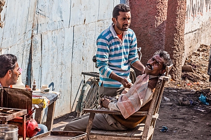 מספרת רחוב בהודו | הודו מספרת רחוב 