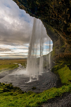 מפל סליאלנדספוס | Seljalandsfoss Waterfall Iceland