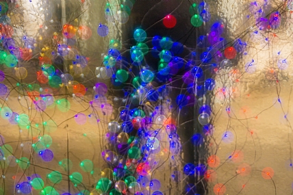 מאחורי האור