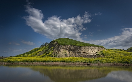 על גדת הירדן