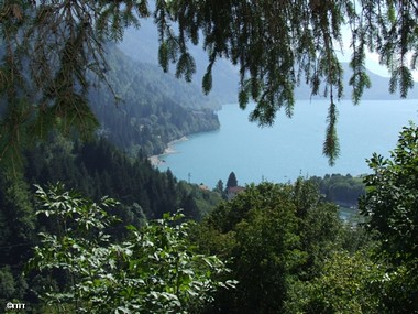 אגם באמצע שום מקום