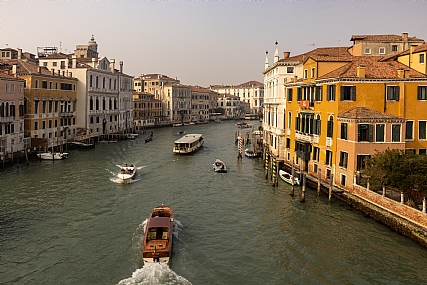 במלוא הדרה | ונציה