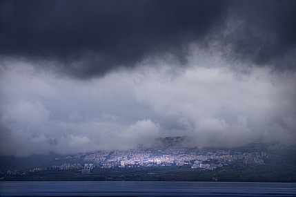 טבריה תחת לעננים