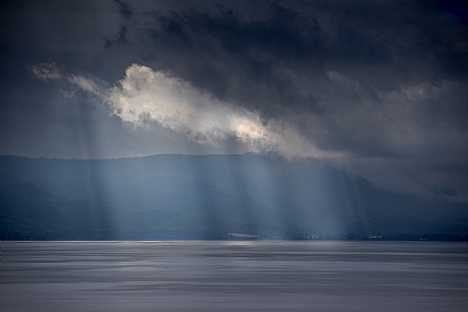 קרני אור על הכנרת