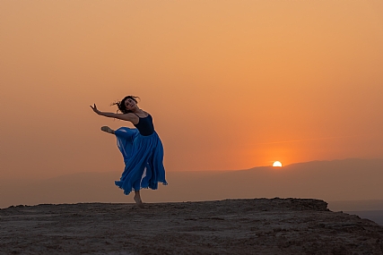 בלרינה בזריחה | חוורי מצדה