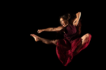 יצאה להתקפה | אומנות הבמה