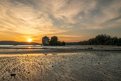 שקיעה היא הנשיקה הלוהט