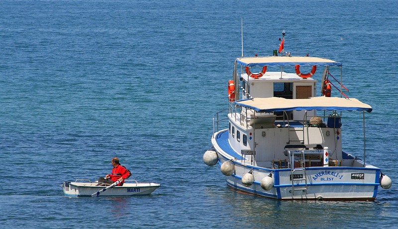 הים השחור כל כך כחול..